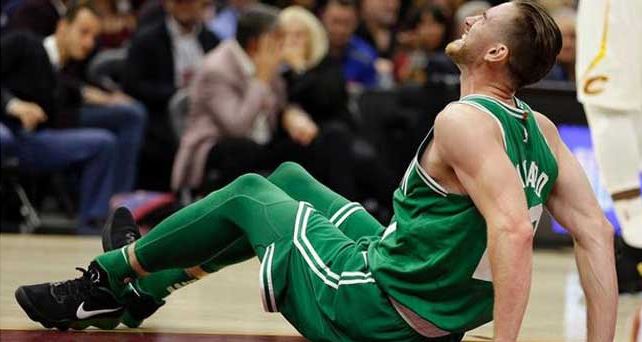 NBA’de sezon bir şok ile başladı! Hayward’ın ayağı kırıldı