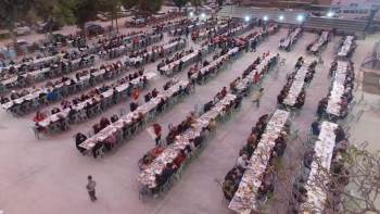 Nüfusu 11 Bin Olan İlçede Bin Kişi İftar Yemeğinde Bir Araya Geldi
