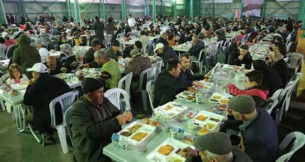 Odunpazarı'nın iftar programında 3 bin kişi oruç açtı