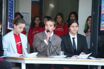 Öğrencilerden "Cumhuriyet’İn İlanı" Gösterisi
