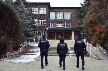 Polis Ekiplerinden Okul Çevrelerinde Denetim
