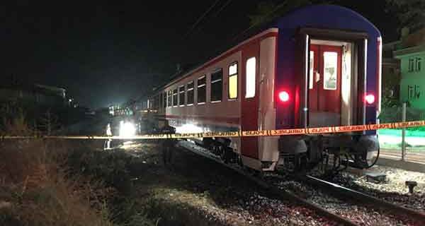 Raylara düşen kadın trenin altında kalarak hayatını kaybetti