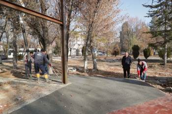 Ressam Ahmet Yakupoğlu Parkı Yenileniyor

