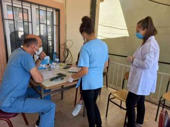 Sağlıkçılar Köy Köy Gezerek Hatırlatma Aşılarını Yapıyorlar
