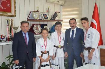 Şampiyon Karatecilerden Yıldız’A Ziyaret
