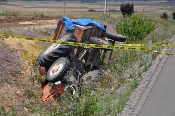 Sandıklı’Da Traktör Devrildi Sürücüsü Ağır Yaralandı
