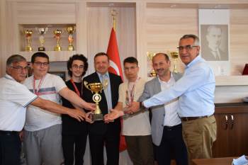 Süleyman Demirel Fen Lisesi Satrançta Türkiye Şampiyonu Oldu
