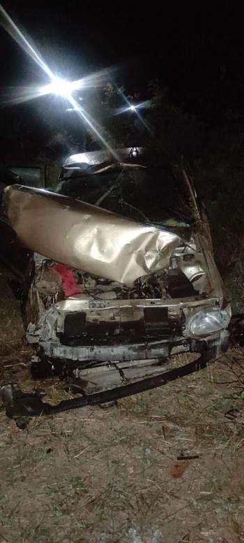 Sürücünün Direksiyon Hakimiyetini Kaybettiği Otomobil Yoldan Çıktı; 3 Kişi Yaralandı
