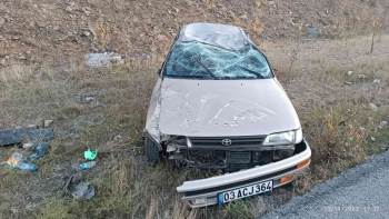 Takla Atan Otomobilde 4’Ü Aynı Aileden 5 Kişi Yaralandı
