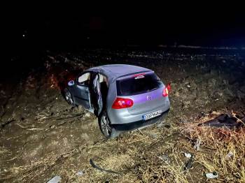 Tırın Çarpıp Şarampole Savurduğu Otomobilde 5 Kişi Yaralandı

