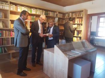 Tosyöv Başkanı Ataol Behramoğlu Kitaplığını Ziyaret Etti