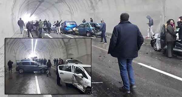 Tünelde zicirleme kaza! 6 araç birbirine girdi...
