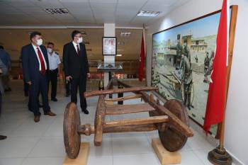 Vali Ali Çelik, Dumlupınar Kurtuluş Savaşı Müzesi’Ni Ziyaret Etti
