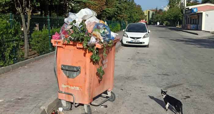 Vatandaştan kırık çöp konteyneri isyanı