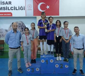Yeşilaylı Çocukların Masa Tenisi Turnuvasında Başarı Kazandı
