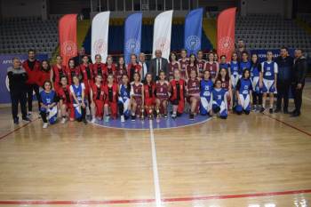 Yıldız Kadınlar Basketbol Şampiyonu Gazi Spor Kulübü
