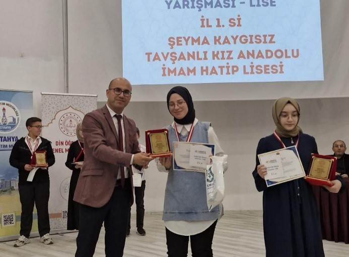 Arapça Şiir Yarışması’Nda Birincilik Kazanan …