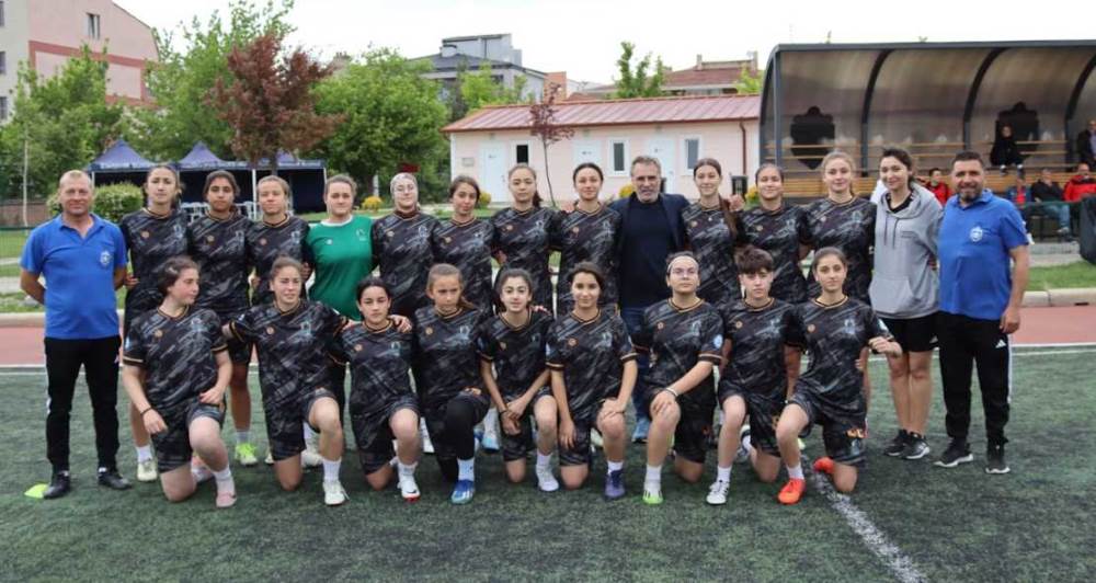 Eskişehir Büyükşehir'in kadın futbol takımı P…