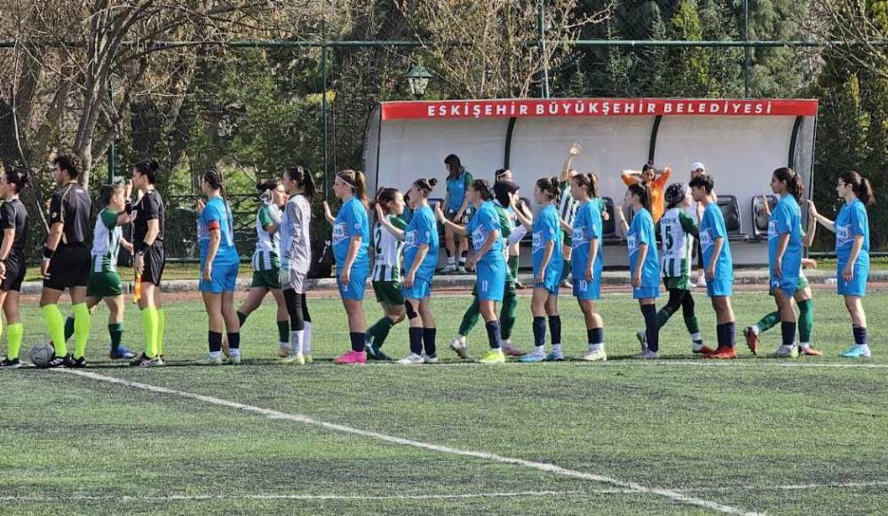 Eskişehir Büyükşehir'in kadın futbol takımınd…