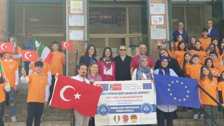 Gediz Mehmetçik Ortaokulundan Erasmus Başarıs…