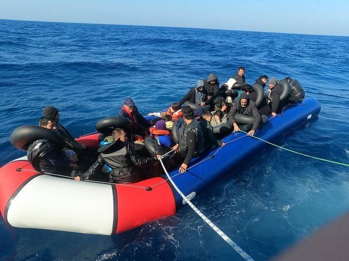 İzmir Sularında 5 ’İ Çocuk 59 Göçmen Yakaland…
