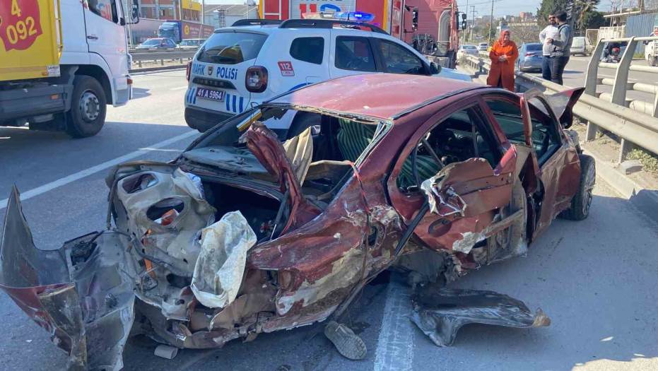 Korkunç ölüm: Kaza yapan araçtan yola fırladı…