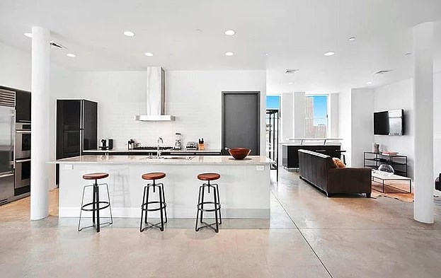 Rihanna evini satıyor