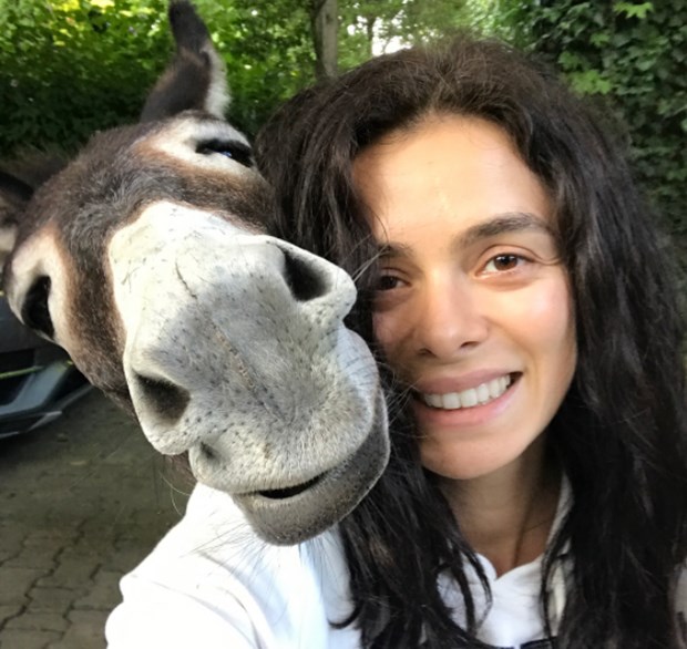 Özge Özpirinçi'nin sıpası büyüdü