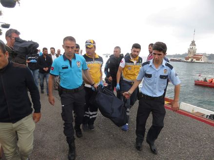 Kız Kulesine yüzmek isterken boğuldu