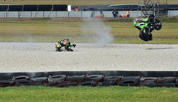 Korkunç kaza! Kenan Sofuoğlu 275 km hızla...