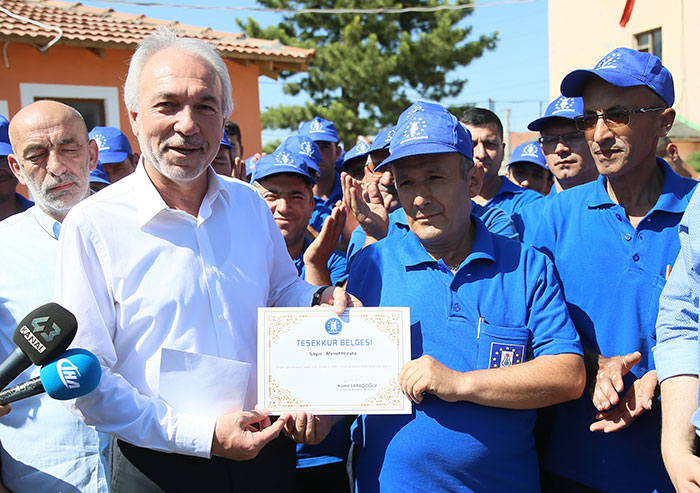 Temizlik işçisi yolda 6 bin lira buldu