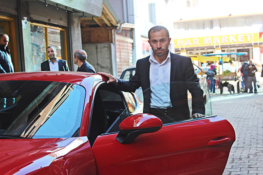 Dondurmadan çıkan yarım milyonluk lüks otomobili aldı