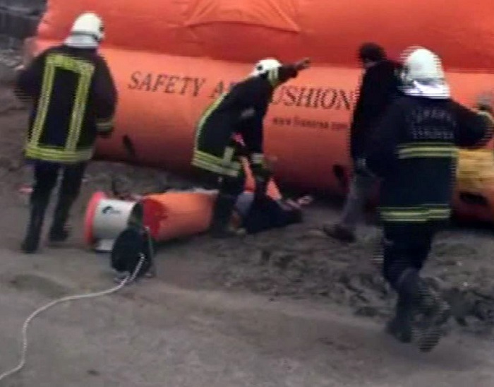 Altıncı kattan aşağı atladı