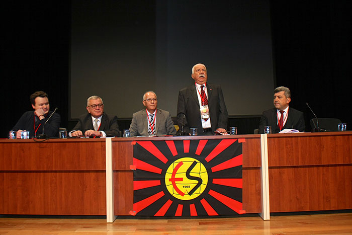 Eskişehirspor Kulübünün olağanüstü genel kurulu, 6 Aralık'a ertelendi.