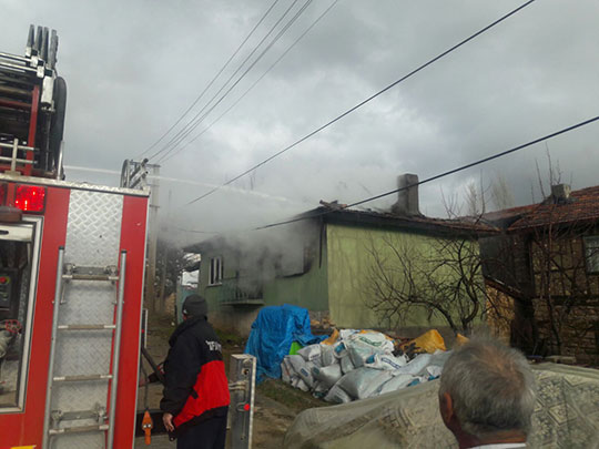 Evleri yanan çift kalp krizi geçirdi: 1 ölü