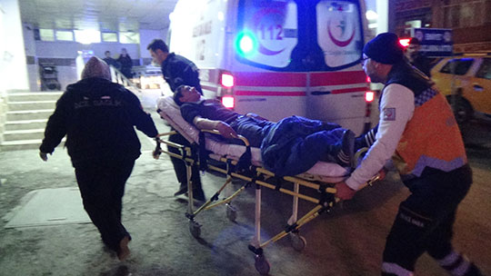 Muhtar gençleri kurşunladı: 4 yaralı