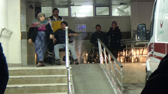 Muhtar gençleri kurşunladı: 4 yaralı