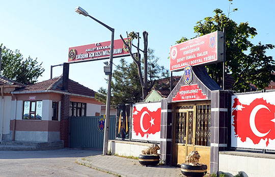 Eskişehir'de tahliye günü silahla vurdular