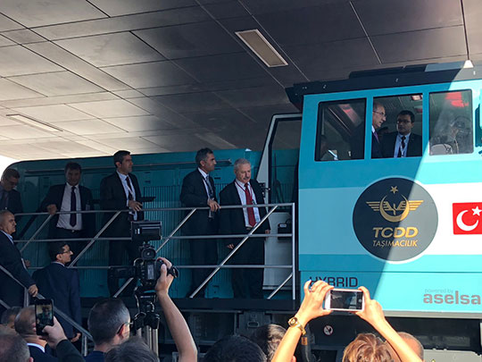 Milli lokomotif Almanya'da görücüye çıktı