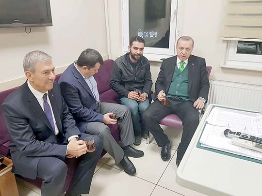 Erdoğan’ın yoğun mesaisine rağmen Çavdar Ailesi ile yakından ilgilenmesi partililer ve kamuoyu tarafından takdirle karşılandı.