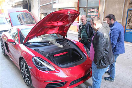 Dondurmadan çıkan yarım milyonluk lüks otomobili aldı