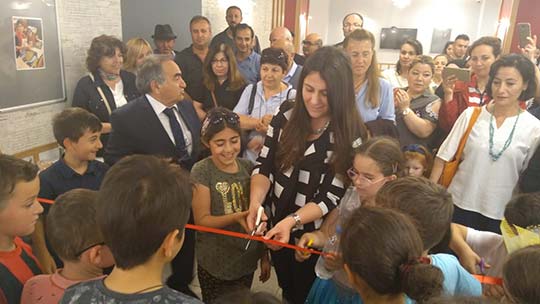 Toprak su ile birleşti marifetli parmaklar şekil verdi. 
