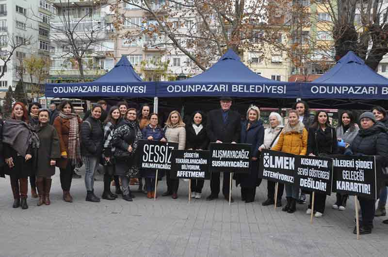 Eskişehir'de kadınlar omuz omuza şiddete "hayır" dedi 26.11.2022