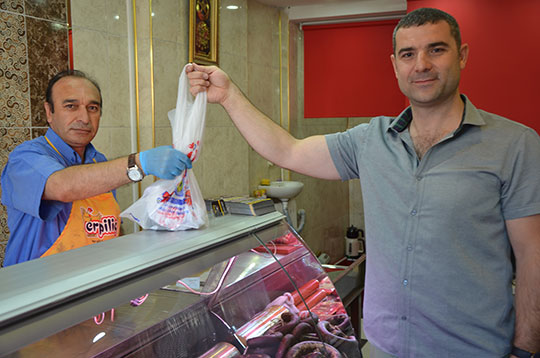 Eskişehir'de 100 dolar bozdurana bedava sucuk