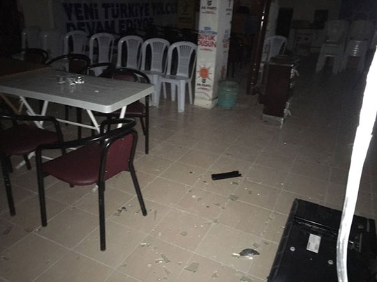 Eskişehir'de AK Parti binasına taşlı saldırı
