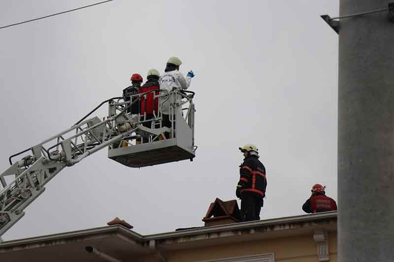 ALEVLERİN İÇİNE DÜŞEN İTFAİYE ERİ YAŞAMINI YİTİRDİ 4.04.2023