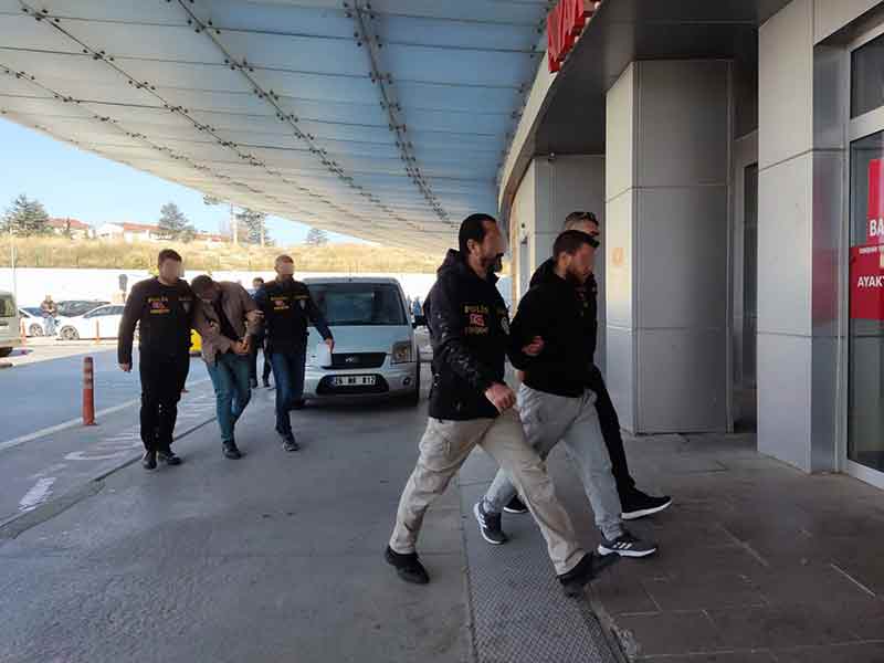 Eskişehir'de cinayetten kaçarken kıyafetleri...