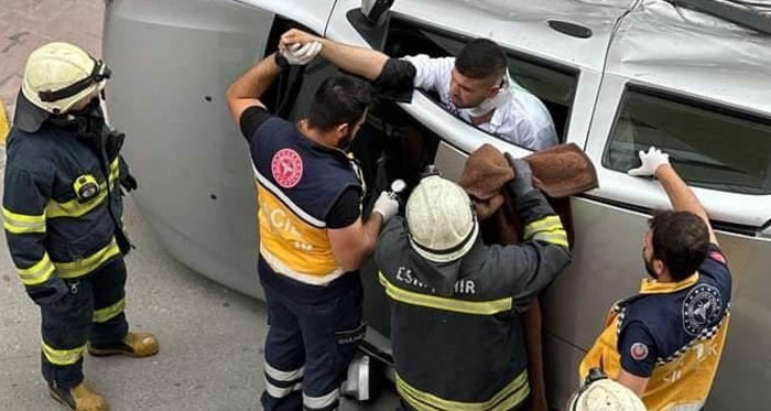 Eskişehir'de devrilen araçtan yürüyerek çıktılar! 14.06.2023