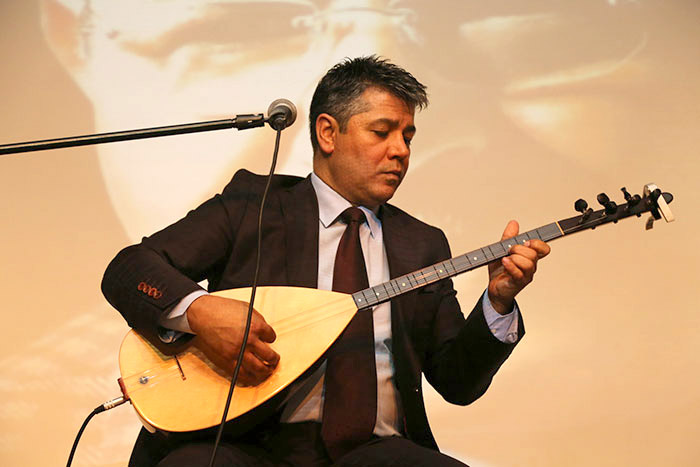 Eskişehirliler Aşık Mahzuni Şerif'i unutmadı