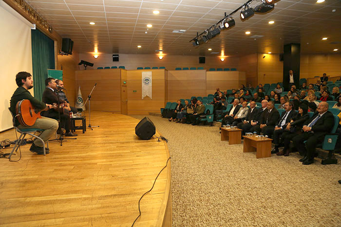 Eskişehirliler Aşık Mahzuni Şerif'i unutmadı